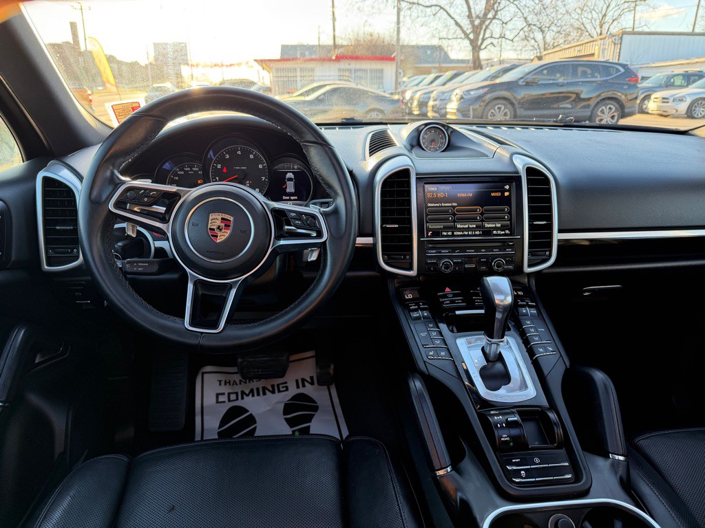 2016 Porsche Cayenne Image 12