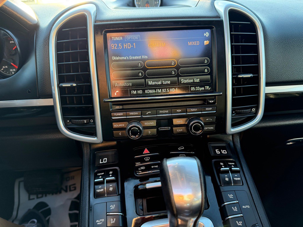 2016 Porsche Cayenne Image 14