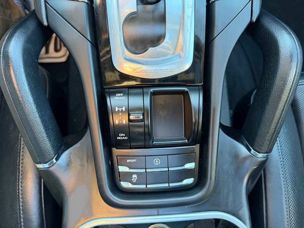 2016 Porsche Cayenne Image 17