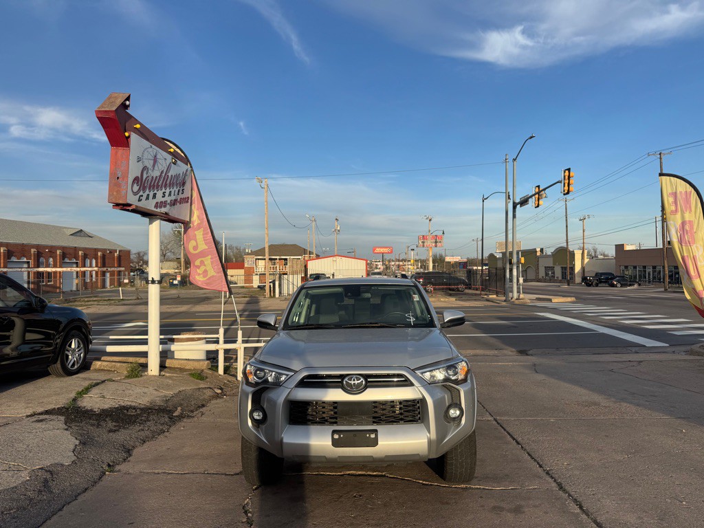2021 Toyota 4Runner Image 2