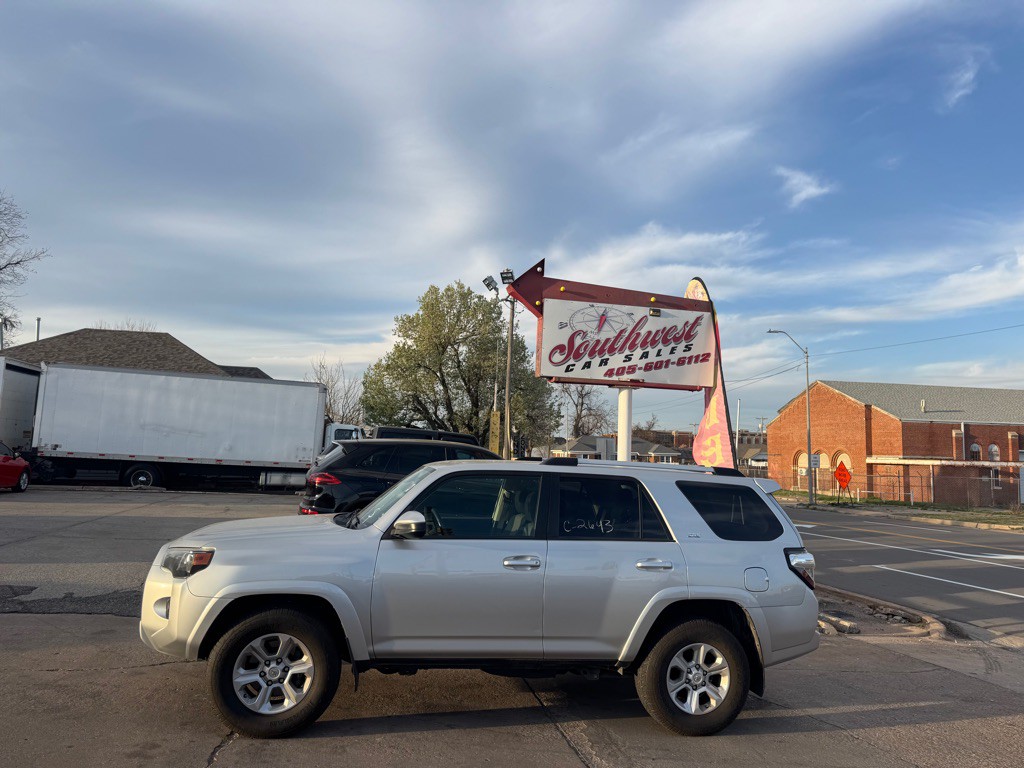 2021 Toyota 4Runner Image 3