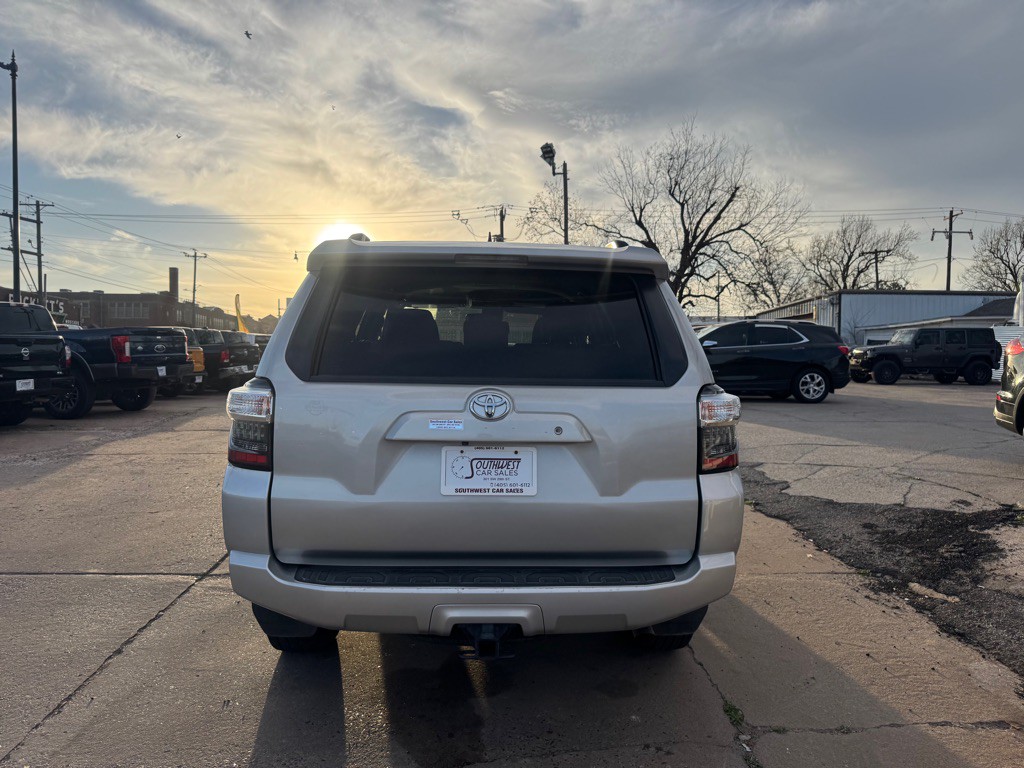 2021 Toyota 4Runner Image 5