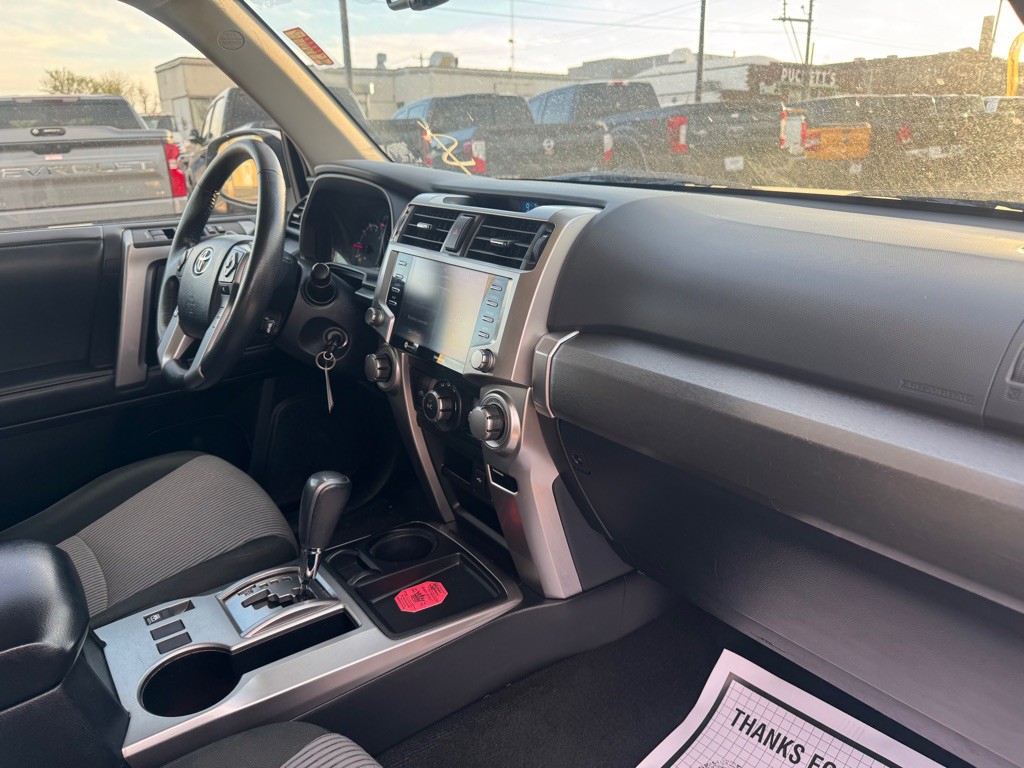 2021 Toyota 4Runner Image 10