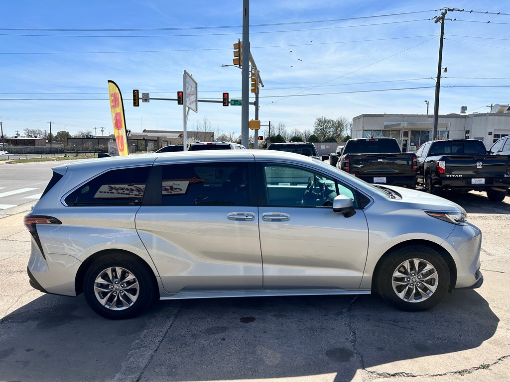 2022 Toyota Sienna Image 4