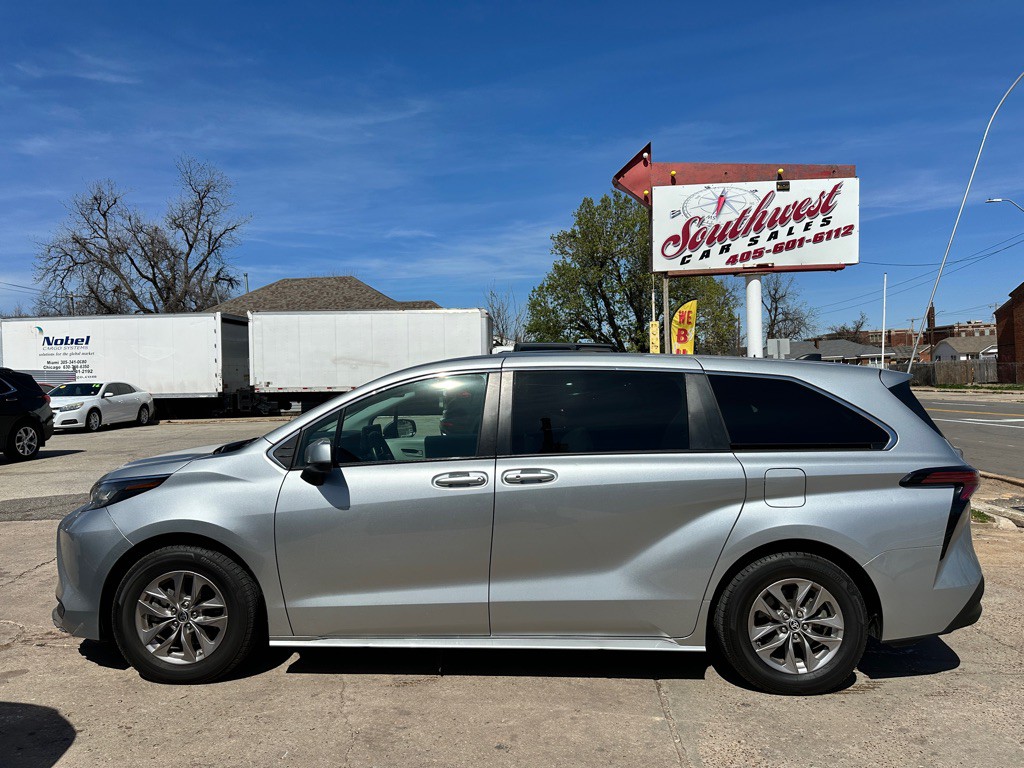 2022 Toyota Sienna Image 7