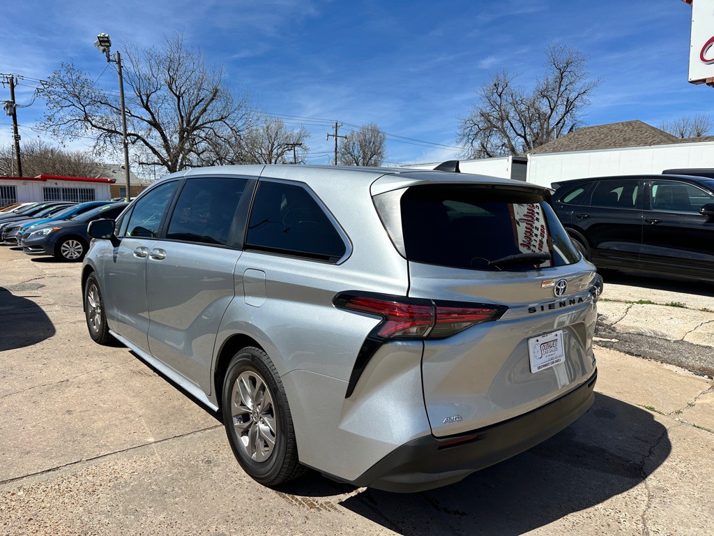 2022 Toyota Sienna Image 8
