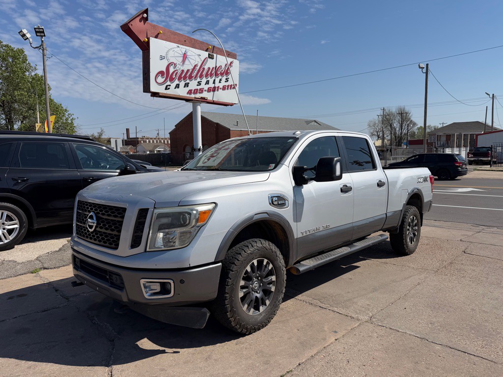 2016 Nissan Titan Image 1