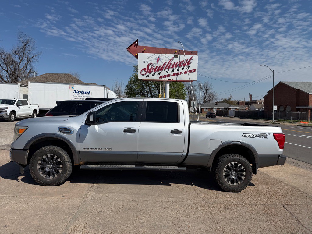 2016 Nissan Titan Image 2