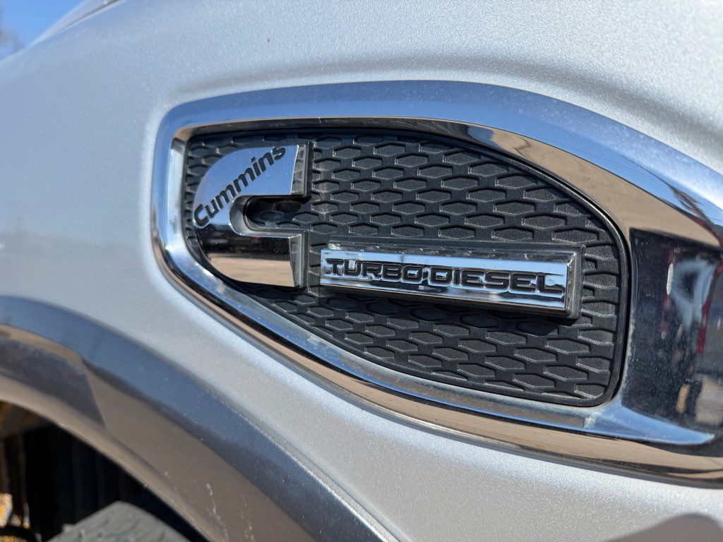 2016 Nissan Titan Image 3