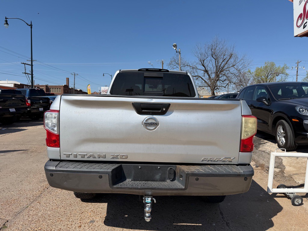 2016 Nissan Titan Image 5