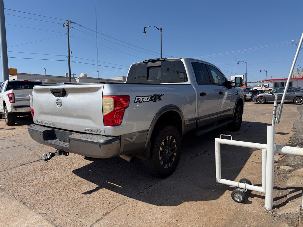 2016 Nissan Titan Image 6