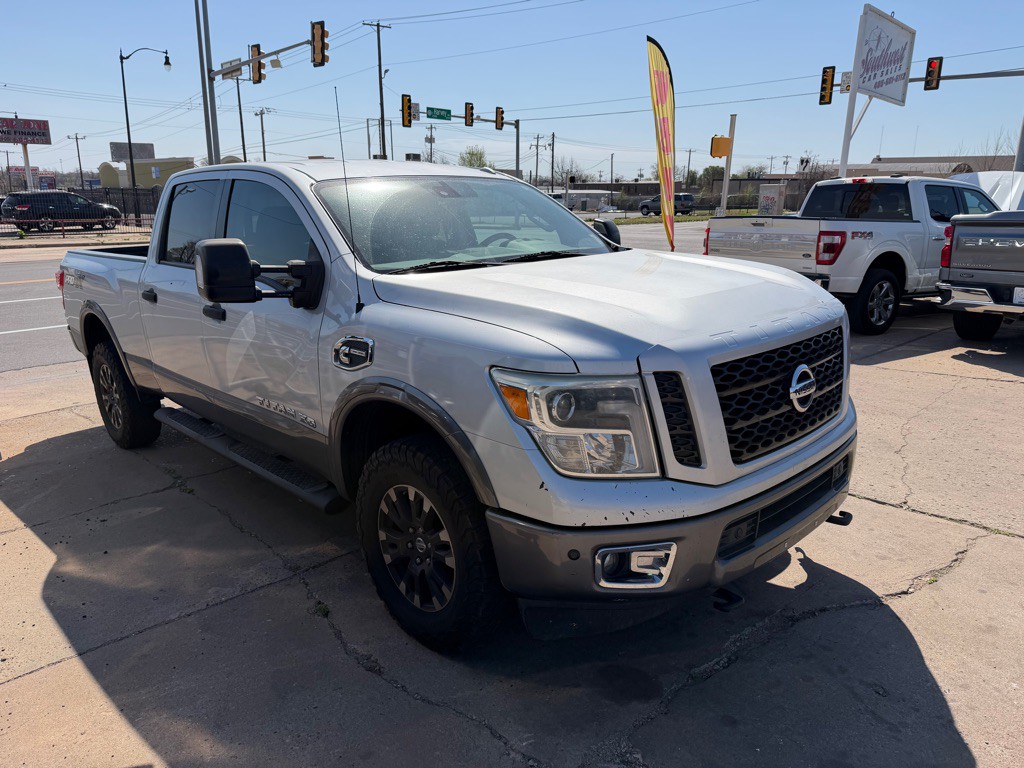 2016 Nissan Titan Image 7