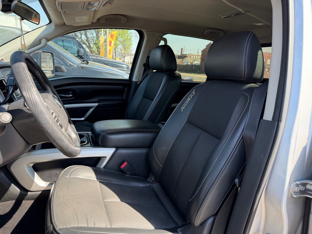 2016 Nissan Titan Image 8