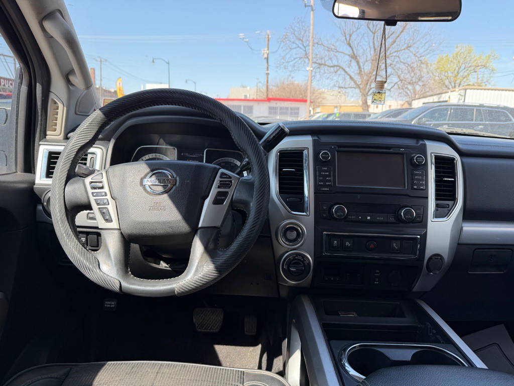 2016 Nissan Titan Image 9