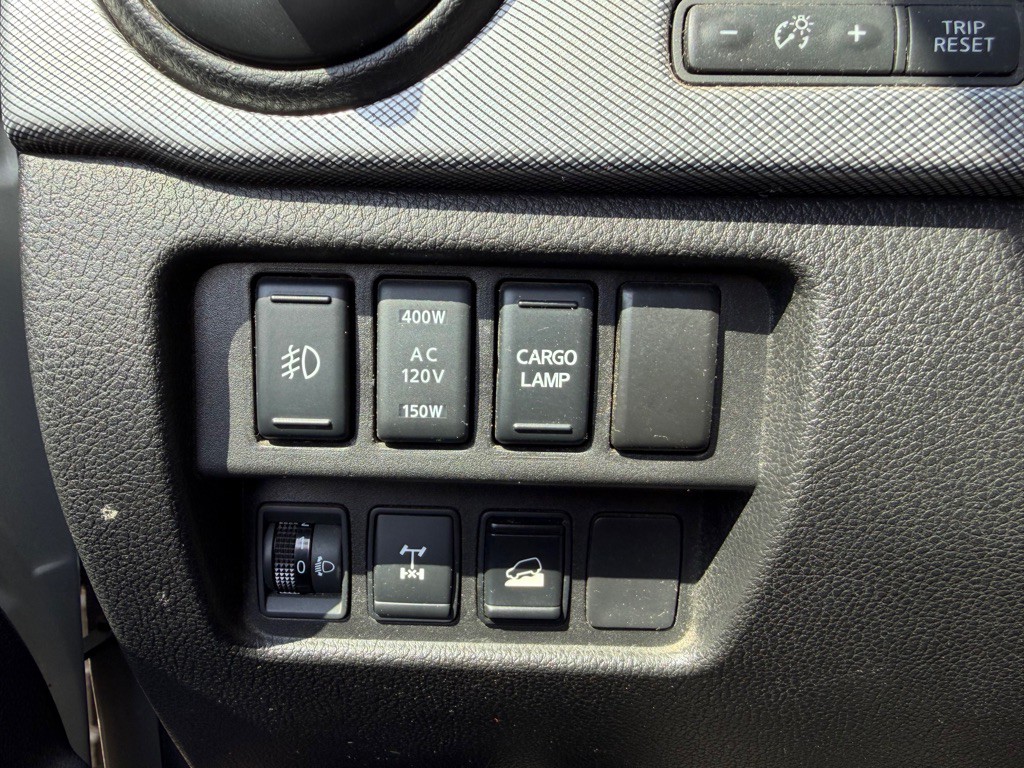 2016 Nissan Titan Image 13