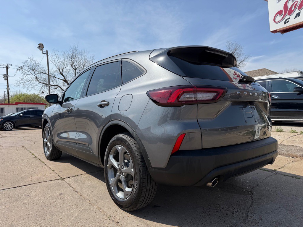 2025 Ford Escape Image 3