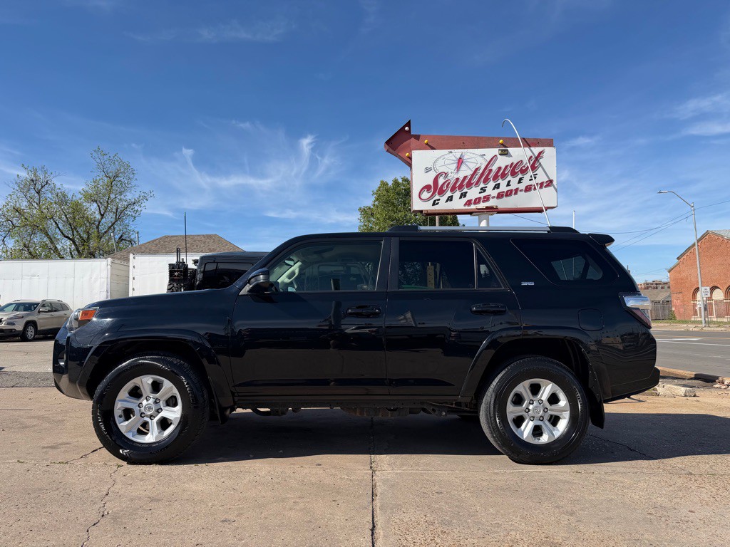 2021 Toyota 4Runner Image 2