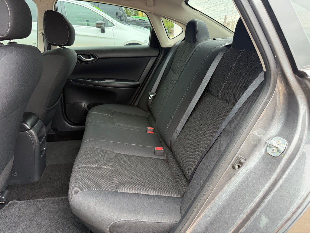 2016 Nissan Sentra Image 8