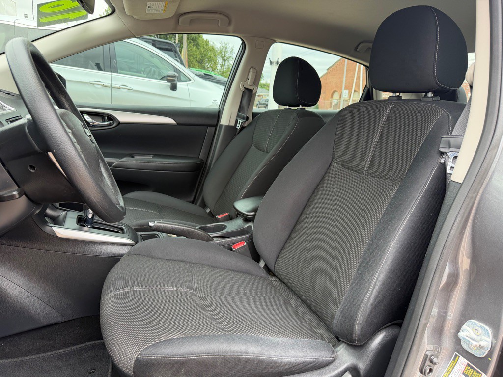 2016 Nissan Sentra Image 9