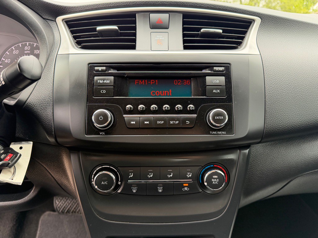 2016 Nissan Sentra Image 12