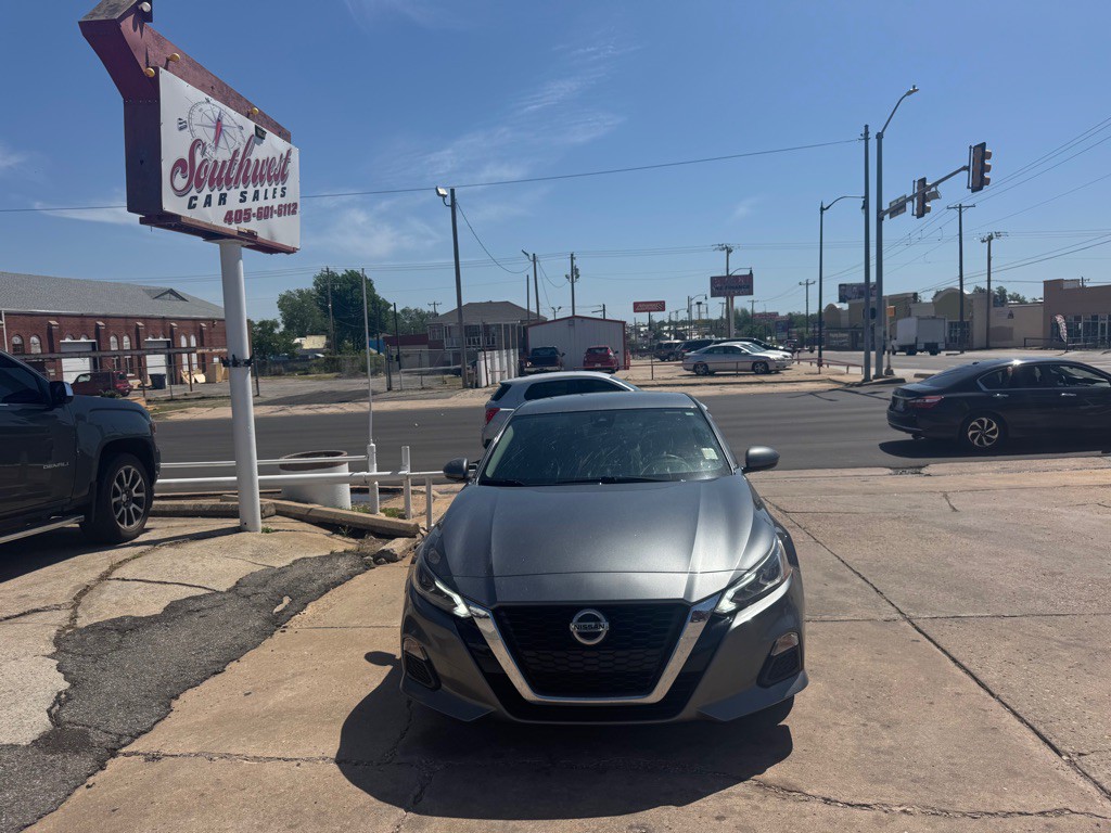 2021 Nissan Altima Image 2
