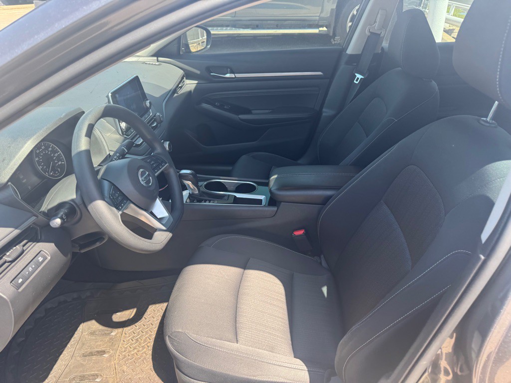 2021 Nissan Altima Image 8