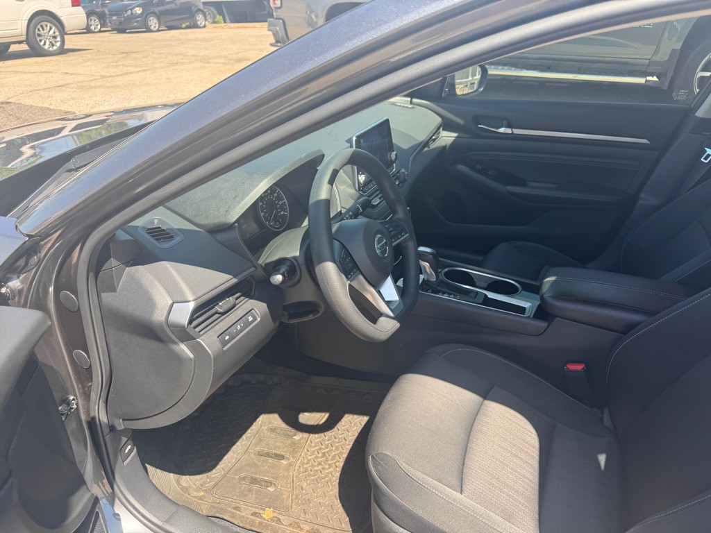 2021 Nissan Altima Image 9