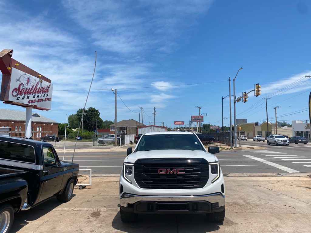 2022 GMC Sierra Image 2