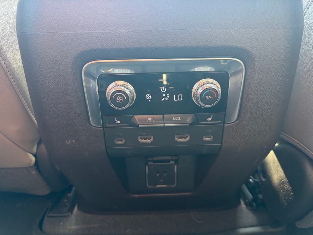 2021 GMC Yukon Image 12