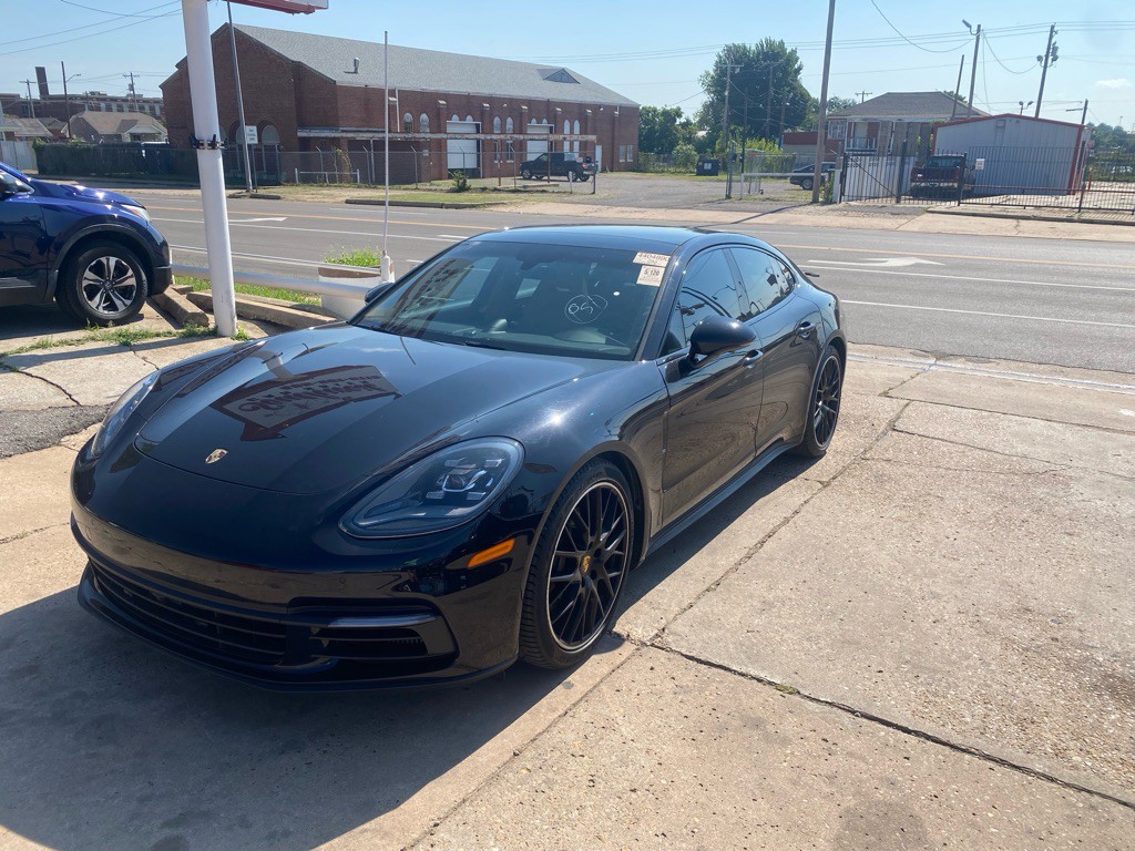 2017 Porsche Panamera Image 2