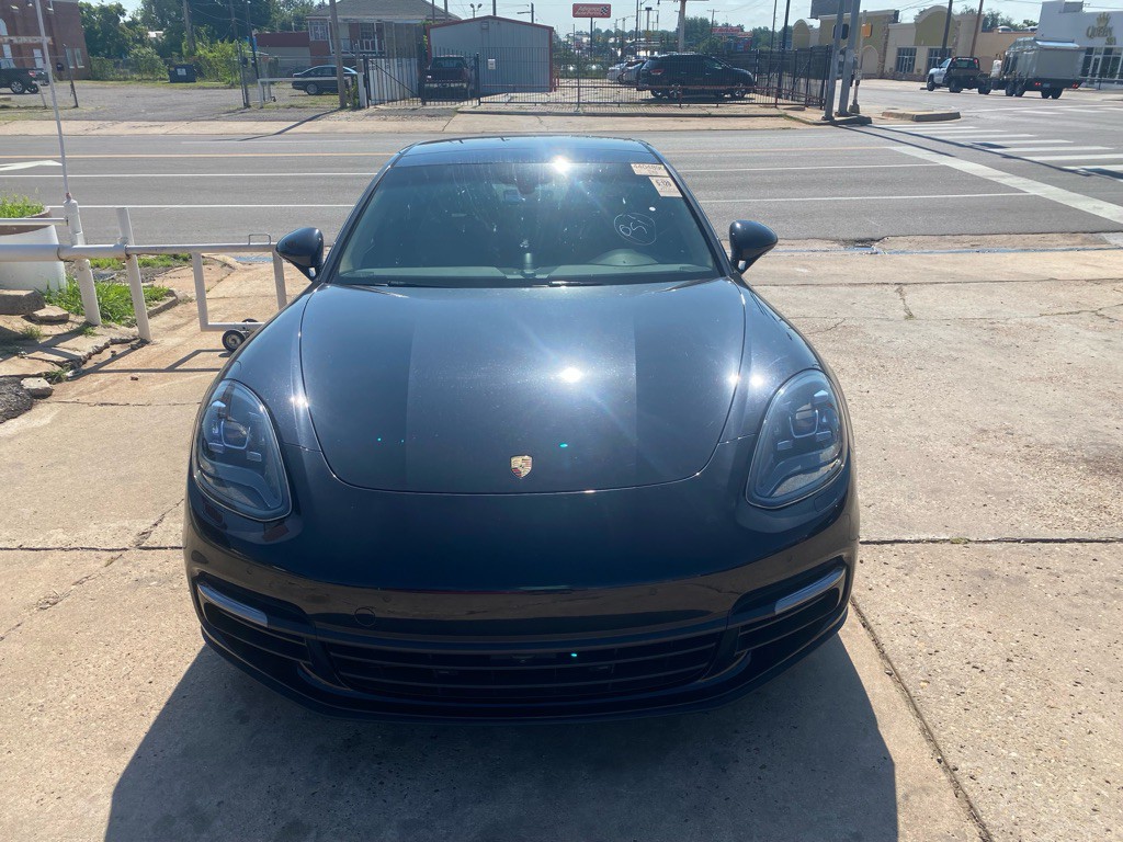 2017 Porsche Panamera Image 3