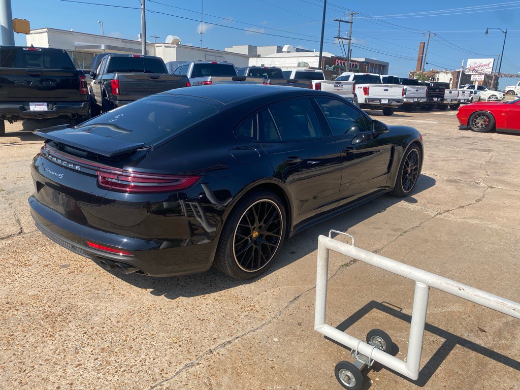 2017 Porsche Panamera Image 5