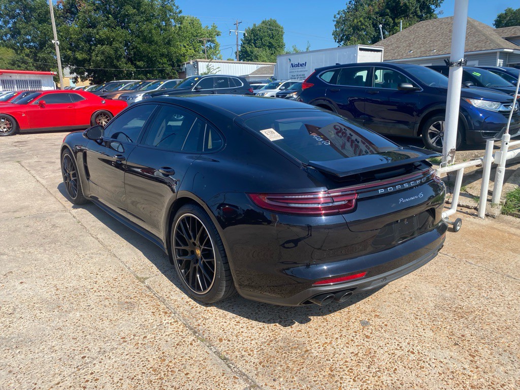 2017 Porsche Panamera Image 6