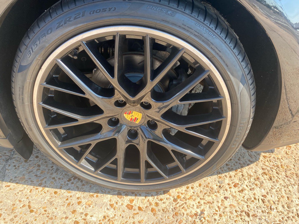 2017 Porsche Panamera Image 8