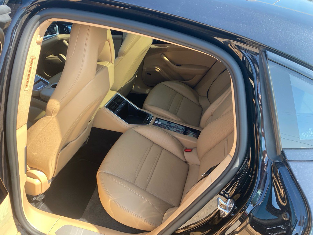 2017 Porsche Panamera Image 9