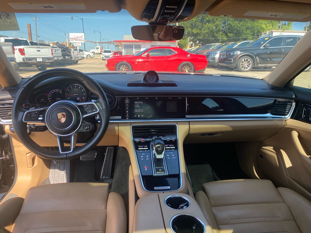 2017 Porsche Panamera Image 10