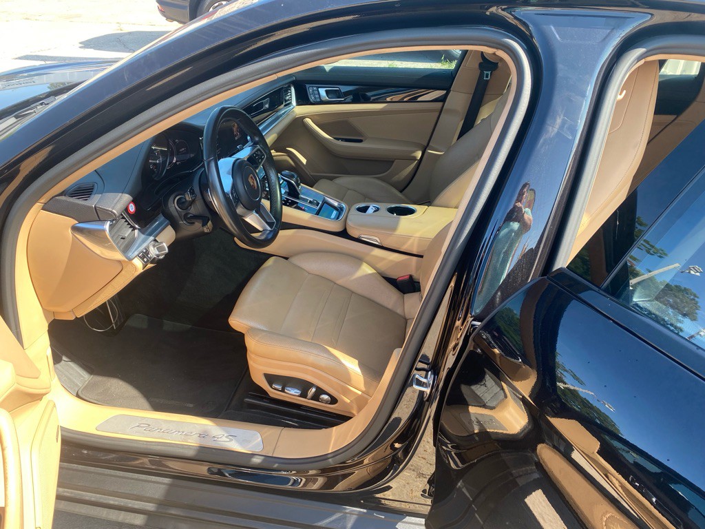 2017 Porsche Panamera Image 13