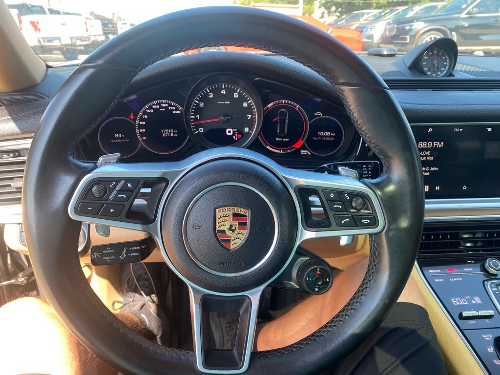 2017 Porsche Panamera Image 17