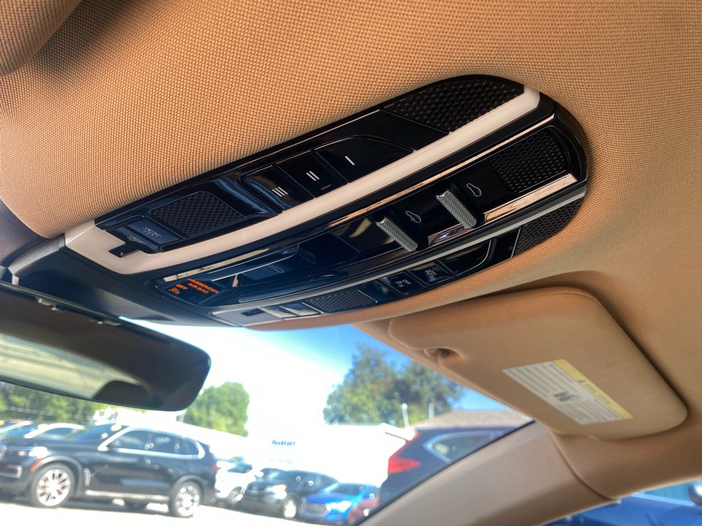 2017 Porsche Panamera Image 20