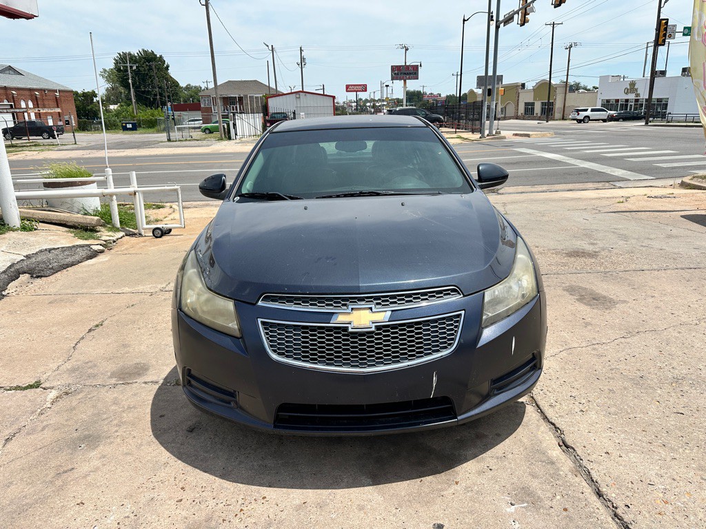 2014 Chevrolet Cruze Image 2