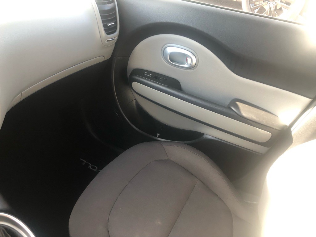 2015 Kia Soul Image 16