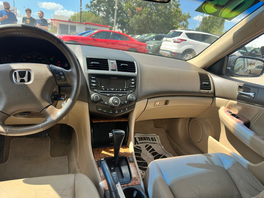 2005 Honda Accord Image 10