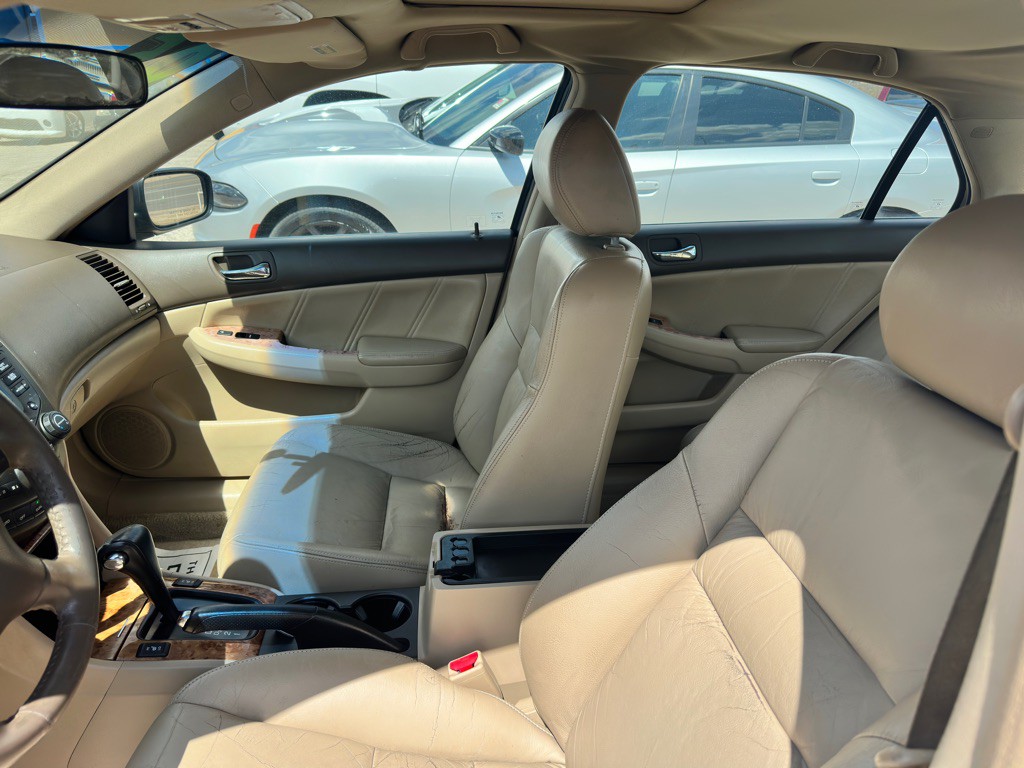 2005 Honda Accord Image 12