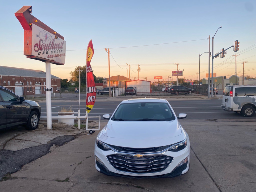 2021 Chevrolet Malibu Image 2