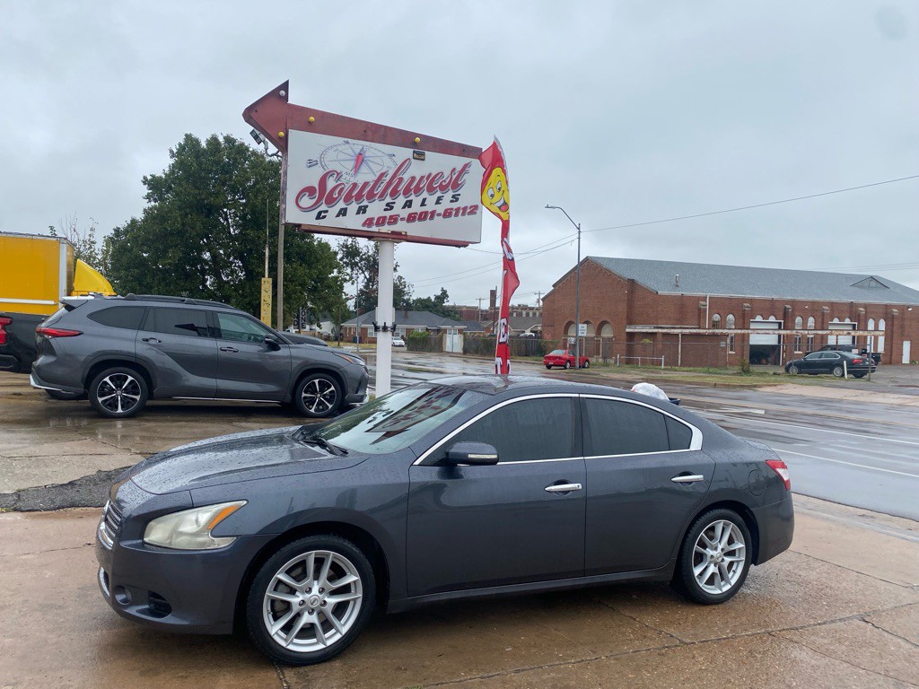2010 Nissan Maxima Image 3