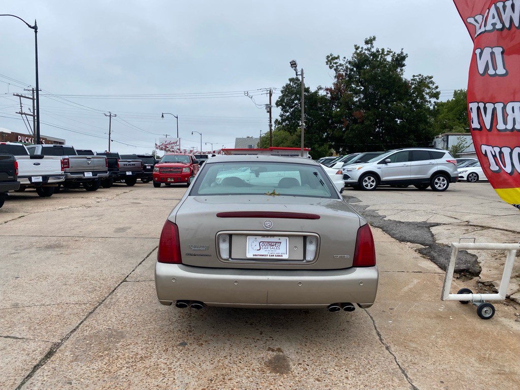 2002 Cadillac DeVille Image 5
