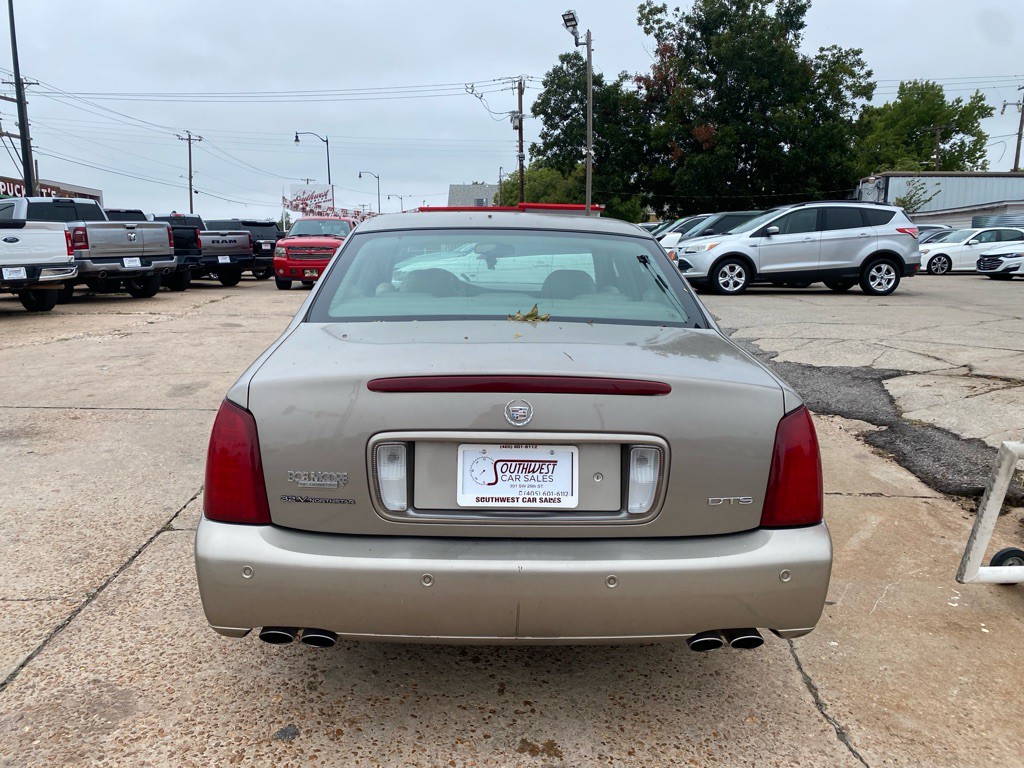 2002 Cadillac DeVille Image 6