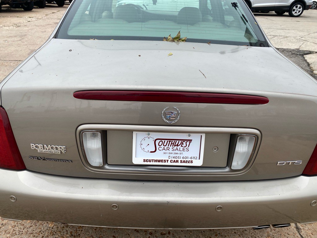 2002 Cadillac DeVille Image 7