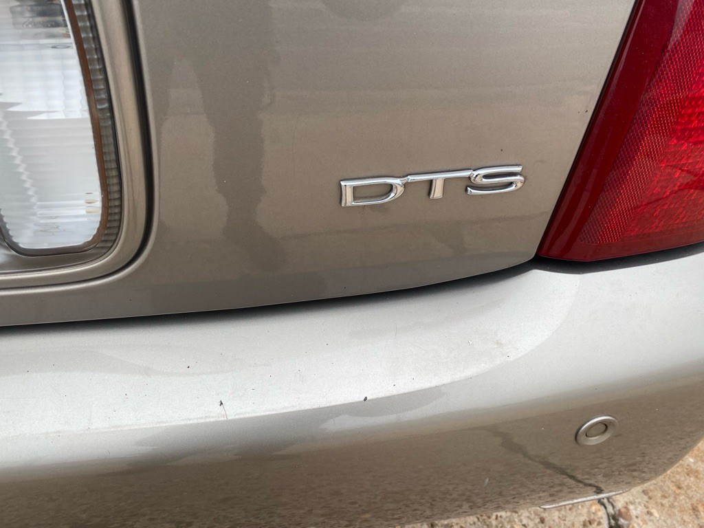 2002 Cadillac DeVille Image 9