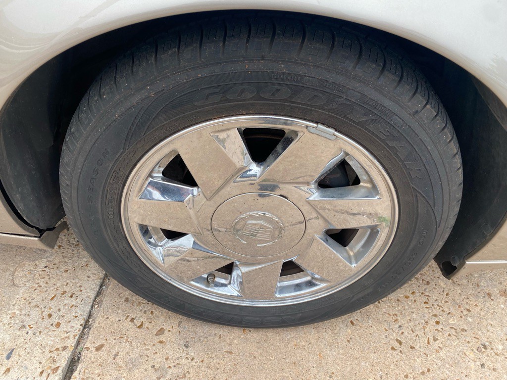2002 Cadillac DeVille Image 11